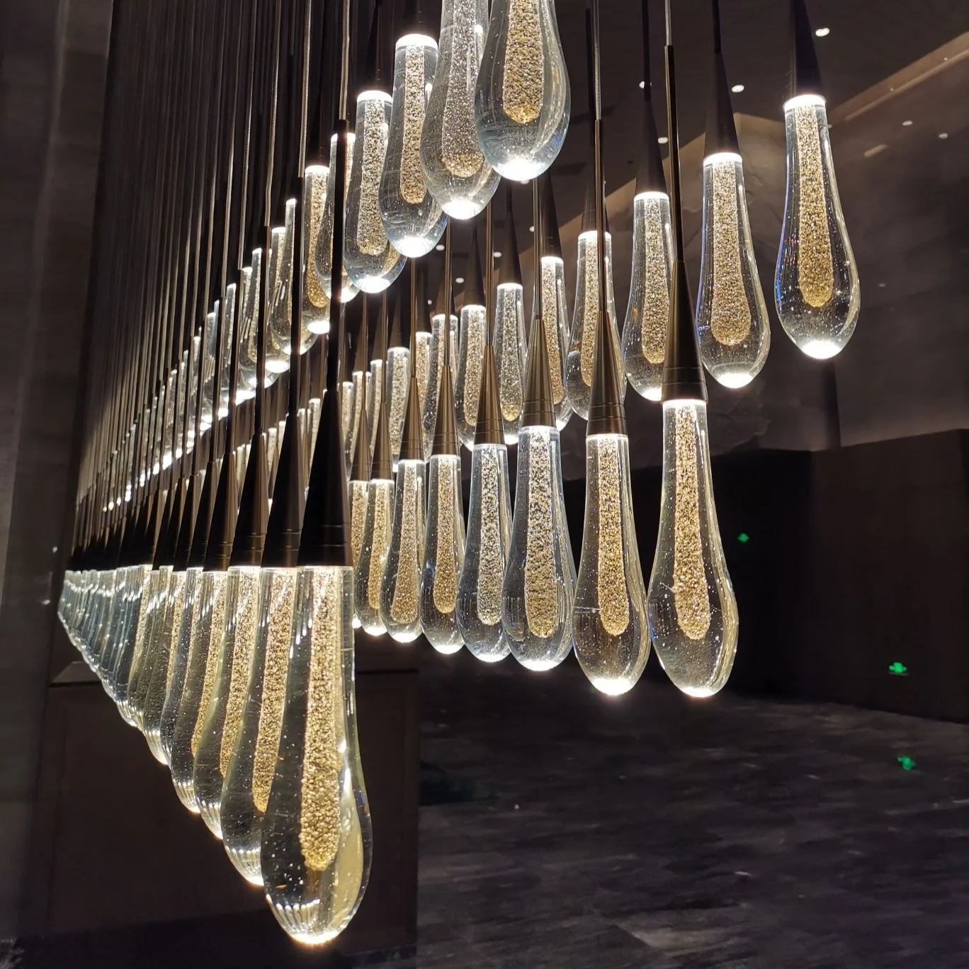 Soltaire Linear Chandelier 37" 50" 60" 70" 87" 120" | Lamer Lighting (20)