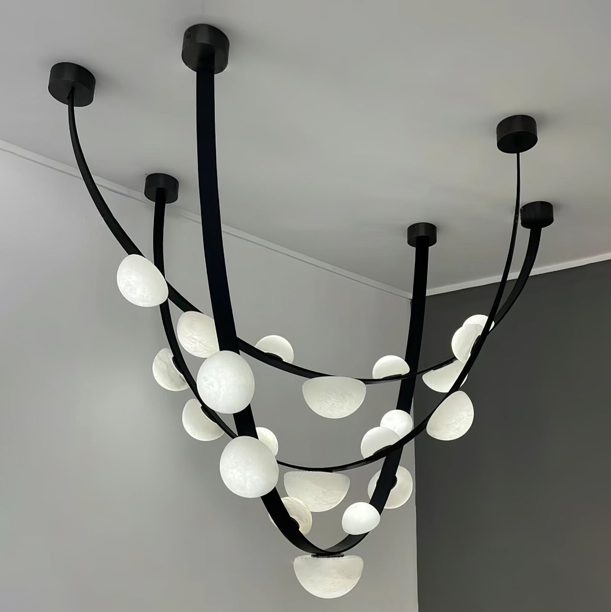 Dew Drops Alabaster LED Chandelier – Black White Warm Light