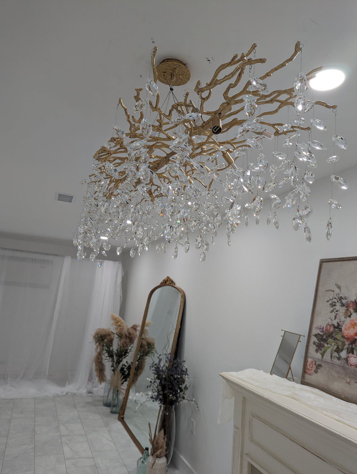 https://cdn.shopify.com/s/files/1/0618/9567/1984/files/fanci-chandeliers-french-branch-crystal-chandelier-with-elegant-crystal-leaves-16.jpg?v=1765943515